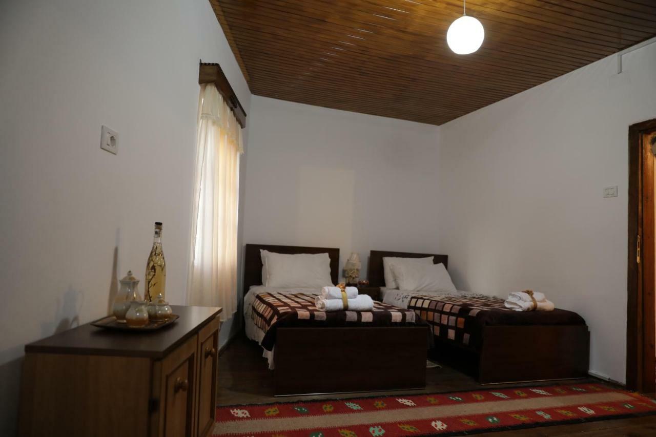 Guest House Mikel เบราท ภายนอก รูปภาพ
