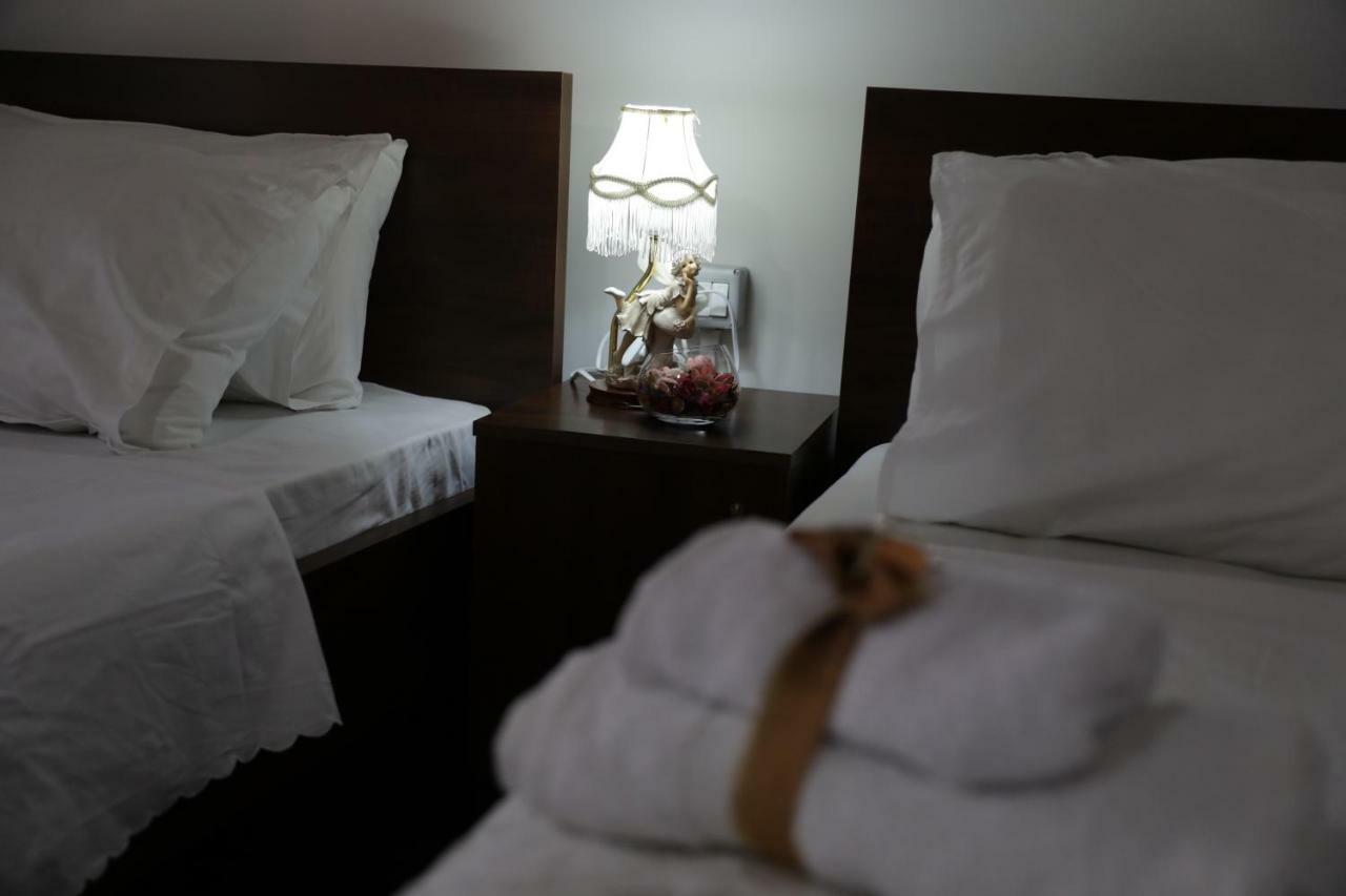 Guest House Mikel เบราท ภายนอก รูปภาพ