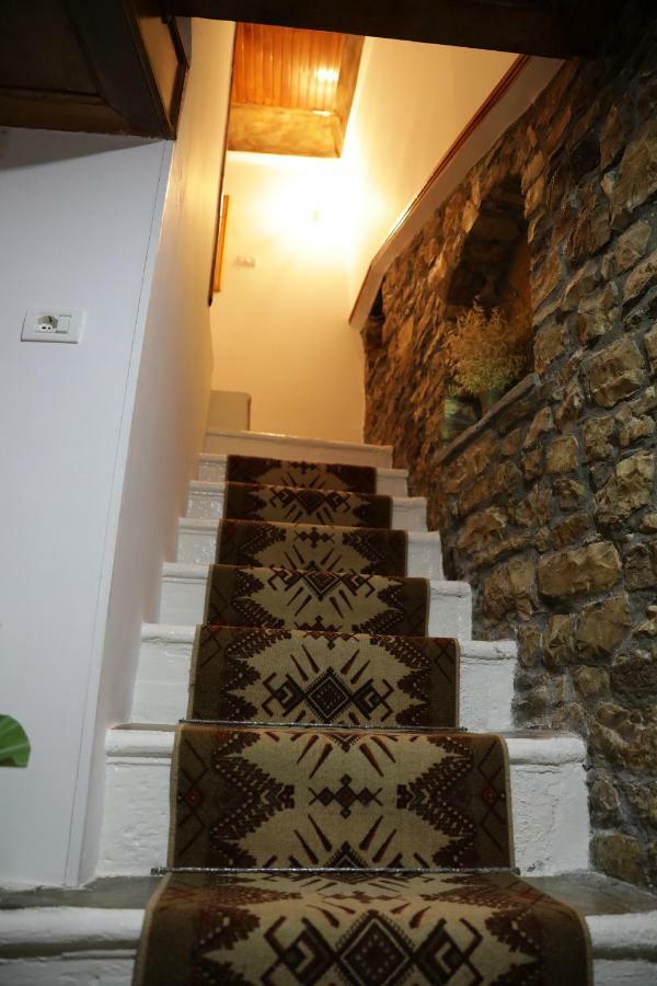 Guest House Mikel เบราท ภายนอก รูปภาพ