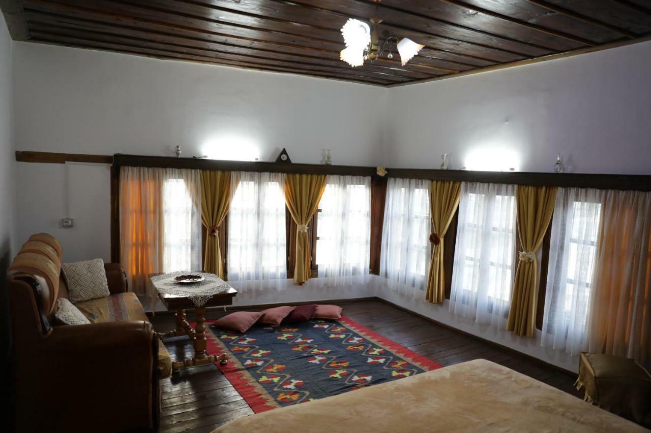 Guest House Mikel เบราท ภายนอก รูปภาพ