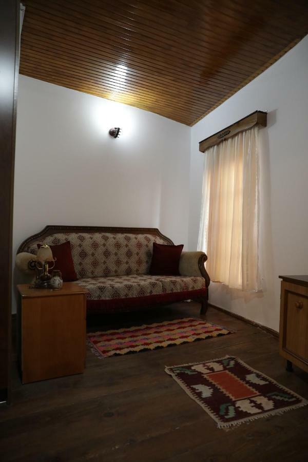 Guest House Mikel เบราท ภายนอก รูปภาพ