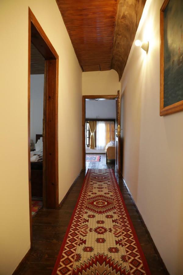Guest House Mikel เบราท ภายนอก รูปภาพ