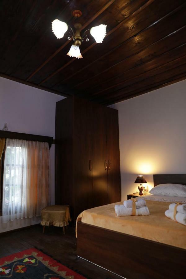 Guest House Mikel เบราท ภายนอก รูปภาพ