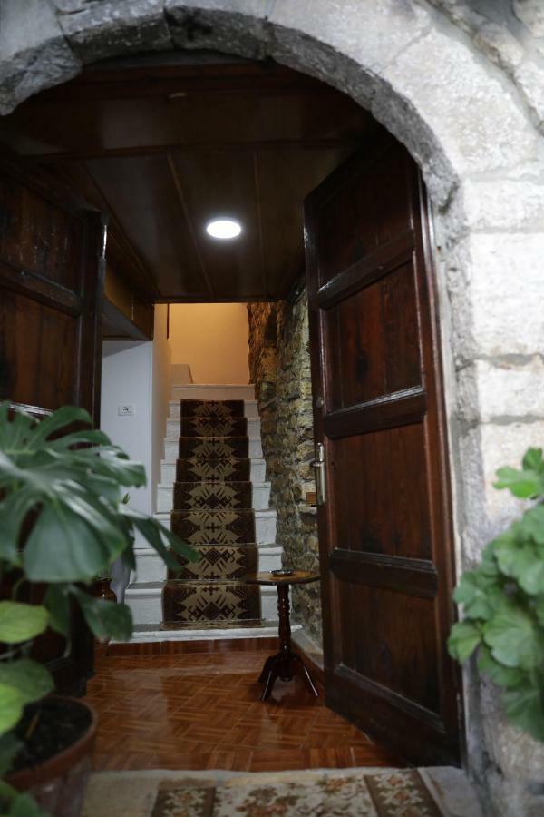 Guest House Mikel เบราท ภายนอก รูปภาพ