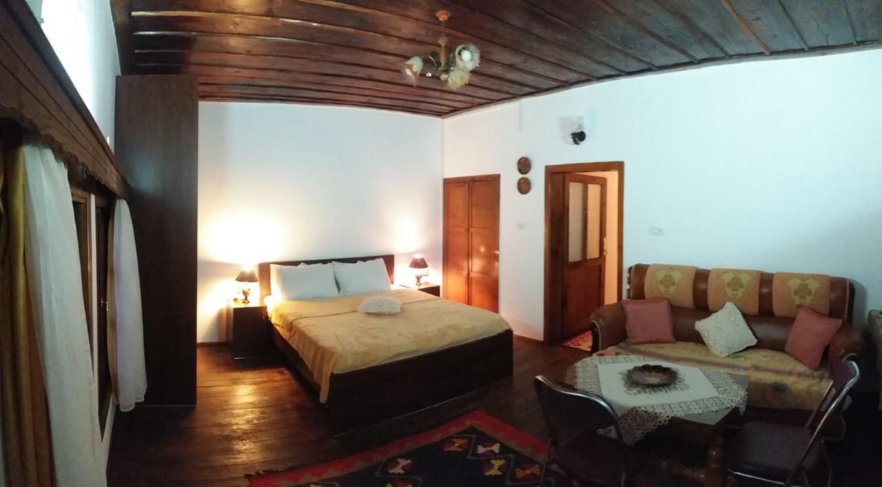 Guest House Mikel เบราท ภายนอก รูปภาพ